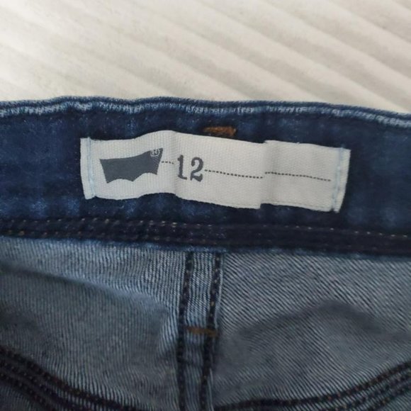 Levis Jean Shorts Womens 12 Blue Denim Medium Wash 4 Inch Inseam - Picture 3 of 9